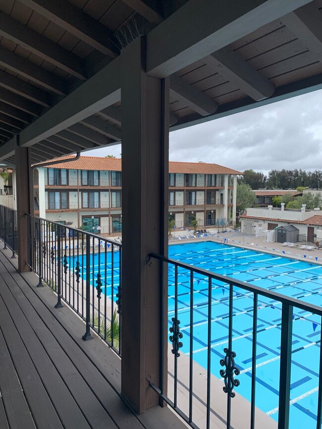 Building Photo - Los Caballeros #008