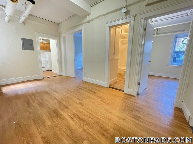 Building Photo - 1185 Boylston St