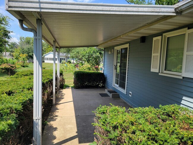 Building Photo - 535 Wagoner Dr