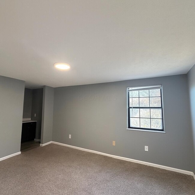 Building Photo - 955 Cross Country Dr W