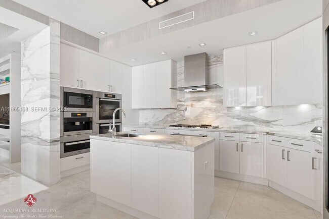 Building Photo - 17749 Collins Ave