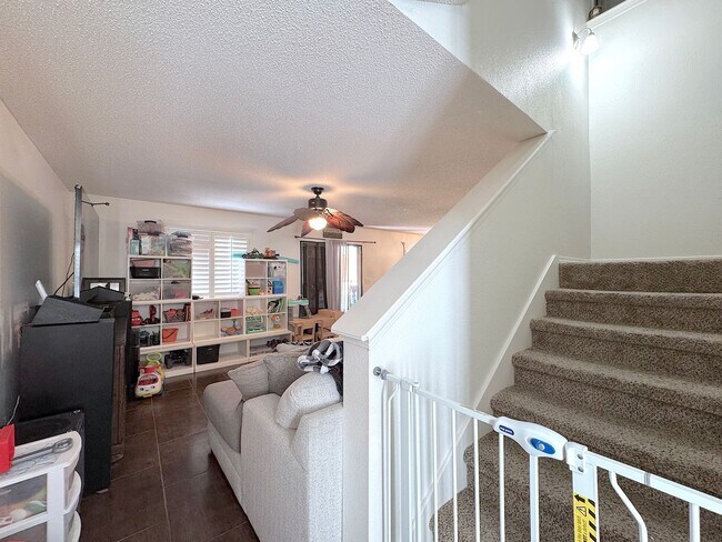 Building Photo - East El Paso 4 bed Refrig A/C w/Gorgeous L...