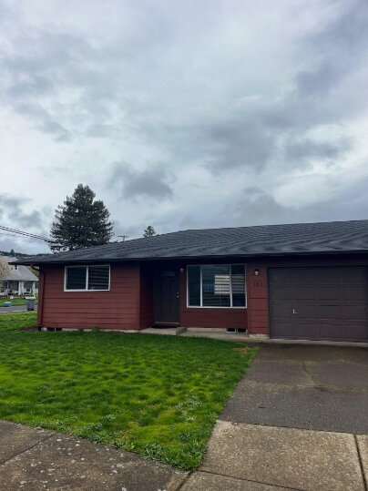 Building Photo - Updated Duplex with Garage