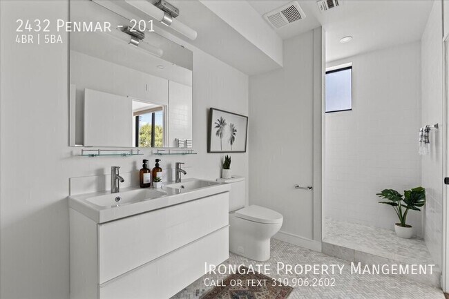 Building Photo - 2432 Penmar-201