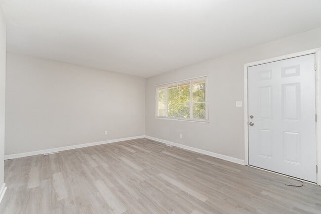 Building Photo - 815 Norwood Dr