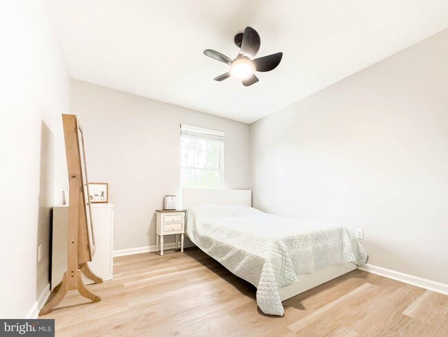 Building Photo - 13 Boulevard Pl