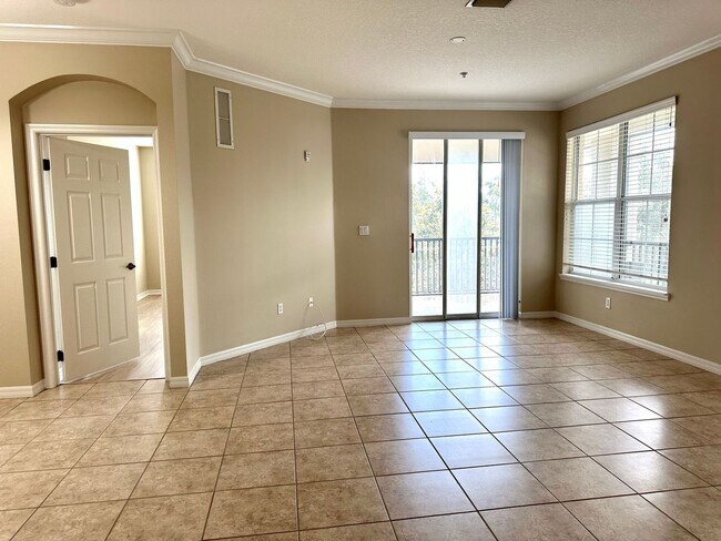 Building Photo - Top Floor Condo at Lakeside at Lakes of Wi...