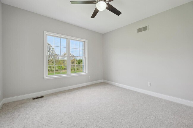 Building Photo - 1840 Tapadera Dr