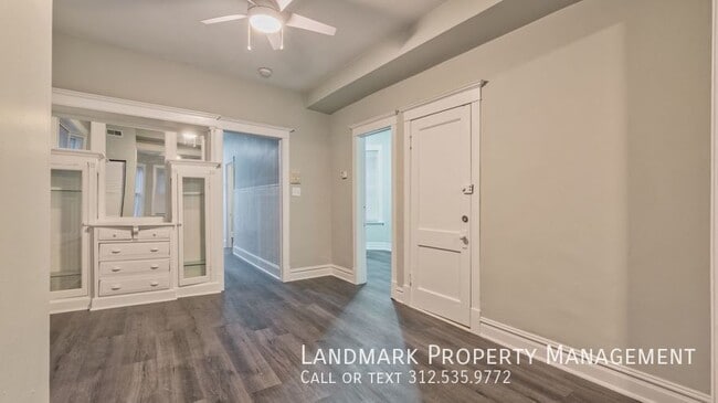 Building Photo - 2132 W Haddon-Unit 2