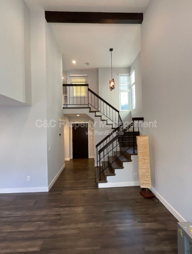 Building Photo - 915 Erie Cir
