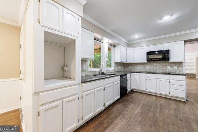 Building Photo - 10565 Shallowford Rd