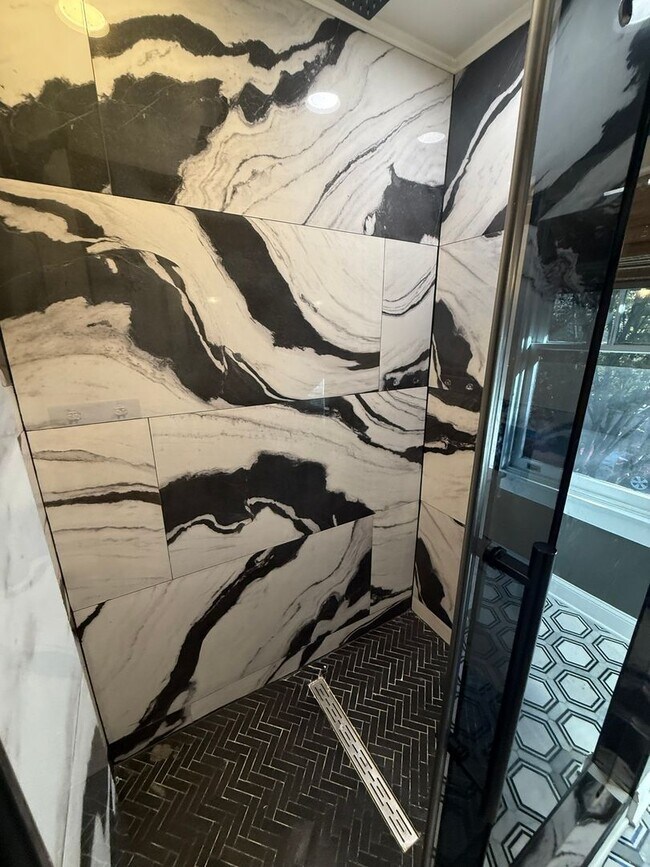 Building Photo - 3 Bedroom 1.5 bath Fan home for rent