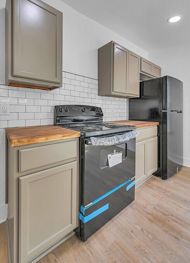 Building Photo - Spacious 4BD 2BA Home in Waco