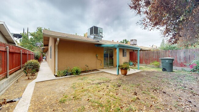 Building Photo - Rumble1617/1619