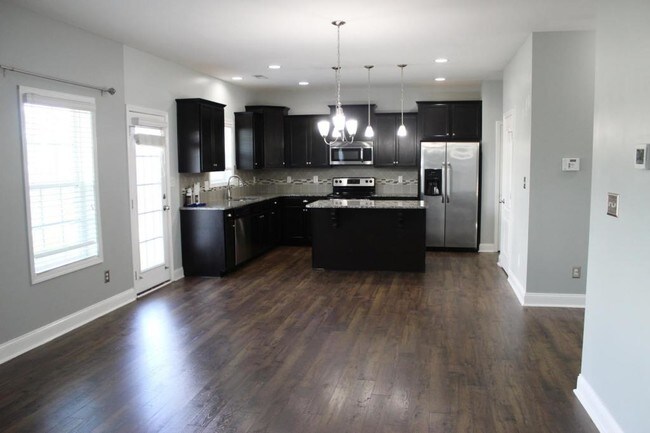 Building Photo - 648 Stonebriar Ave