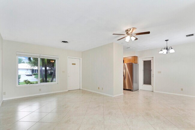 Building Photo - 743 Ibis Way