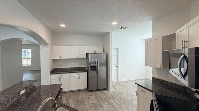 Building Photo - 456 Knollwood Dr