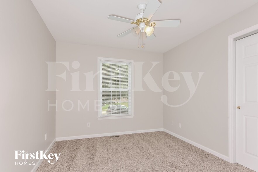 Building Photo - 224 Victoria Dr