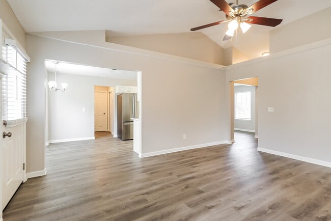 Building Photo - 548 Edward Rutledge St