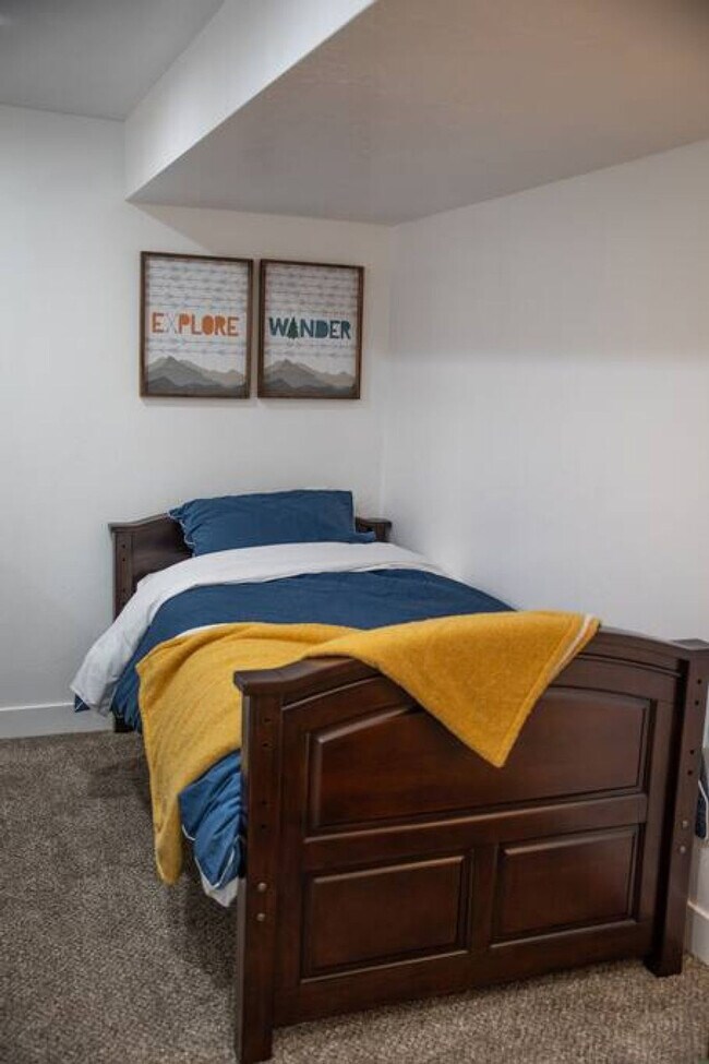 Building Photo - 9949 E Sego Lily Dr