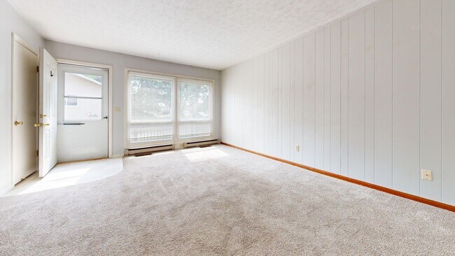 Building Photo - 644-646 Sequoia Lane