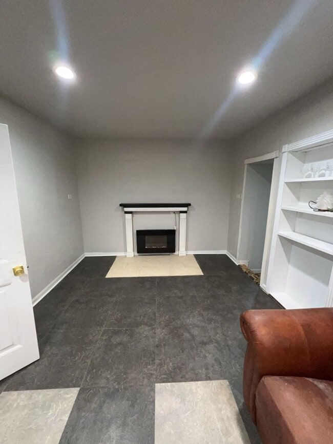 Building Photo - 3426 Tampa St - ***Ask about our No Cash Security Deposit Option***
