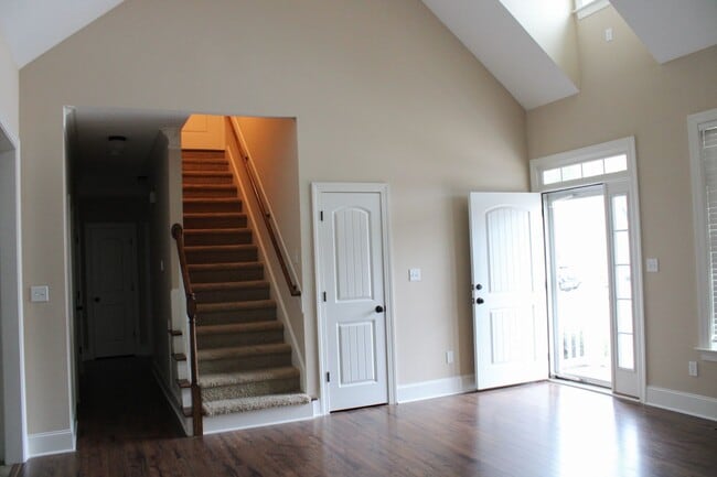 Building Photo - 3211 Walbrook Pl N