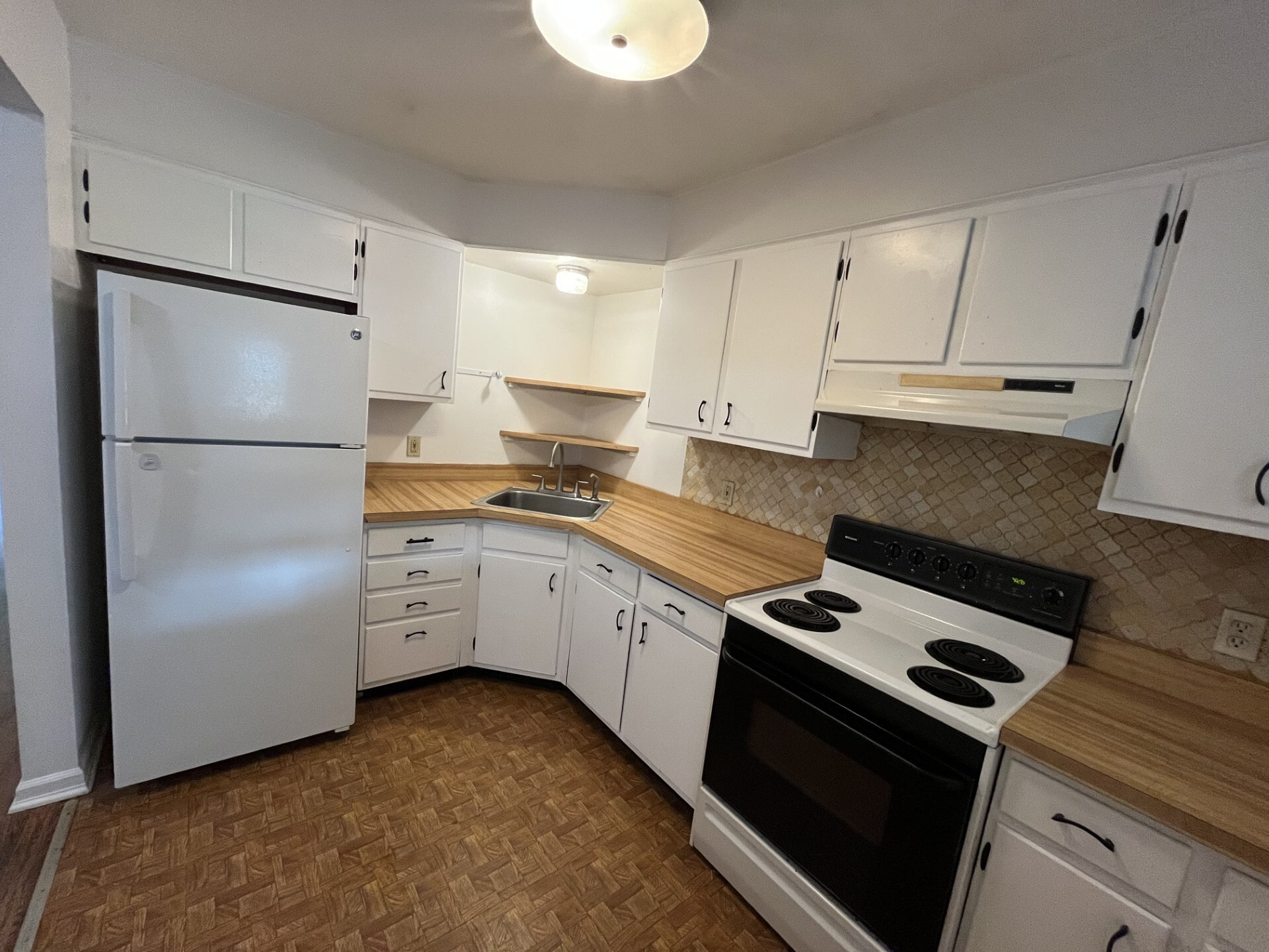 Building Photo - 494 Kenwood Ave