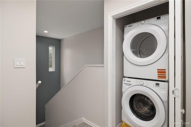 Building Photo - 609 E Interstate Hwy 2