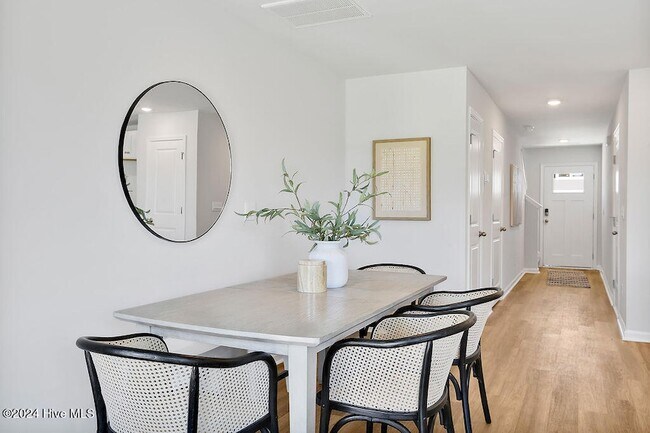 Building Photo - 4118 Hobblebush Dr