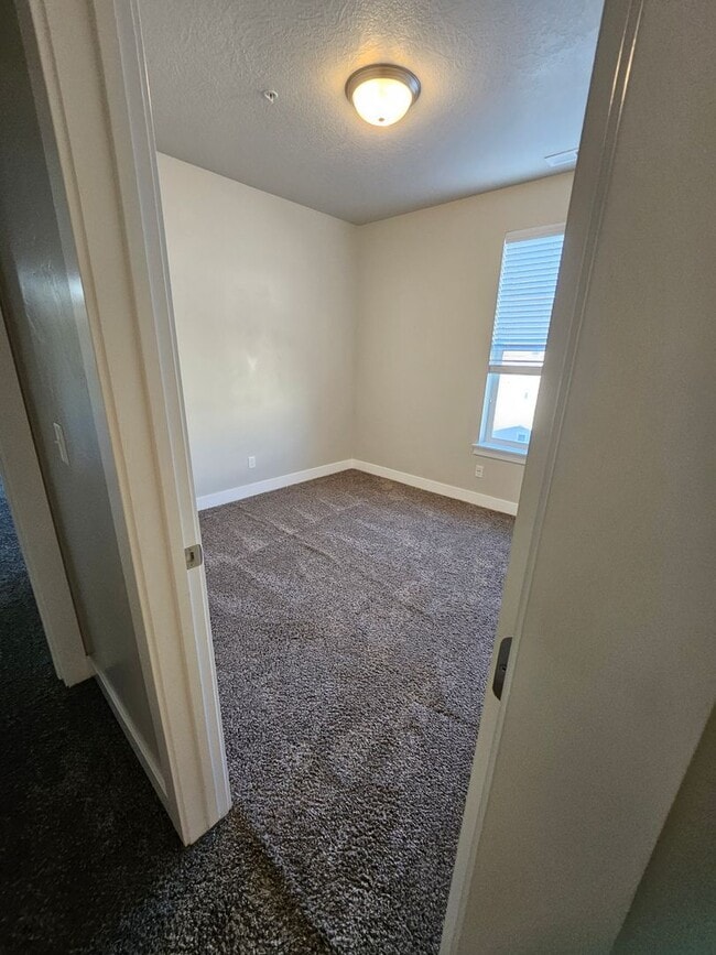 Building Photo - Gillespie