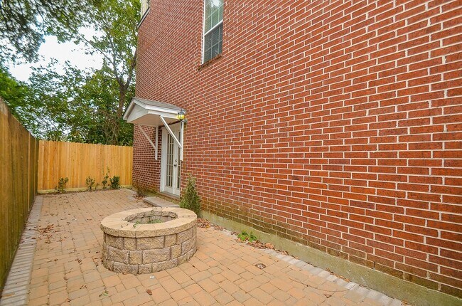 Building Photo - 513 Vincent St