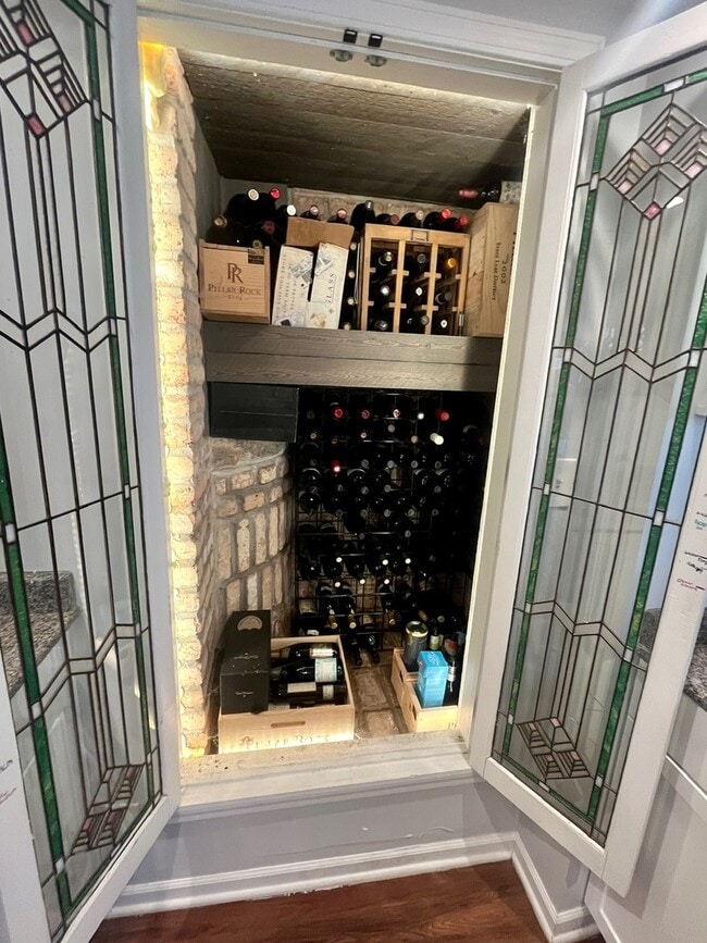 Building Photo - 3700 N Hermitage Ave