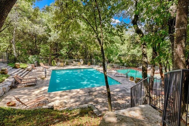 Building Photo - 4711 Spicewood Springs Rd