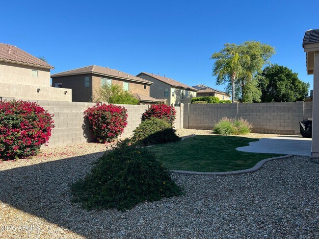 Building Photo - 6734 W Blackstone Ln