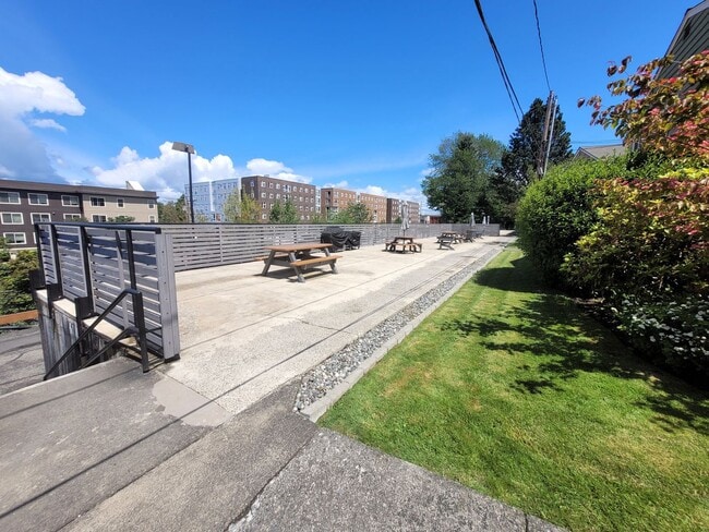 Building Photo - Spacious 2 Bedroom Condo in Downtown Bellingham - Forest St