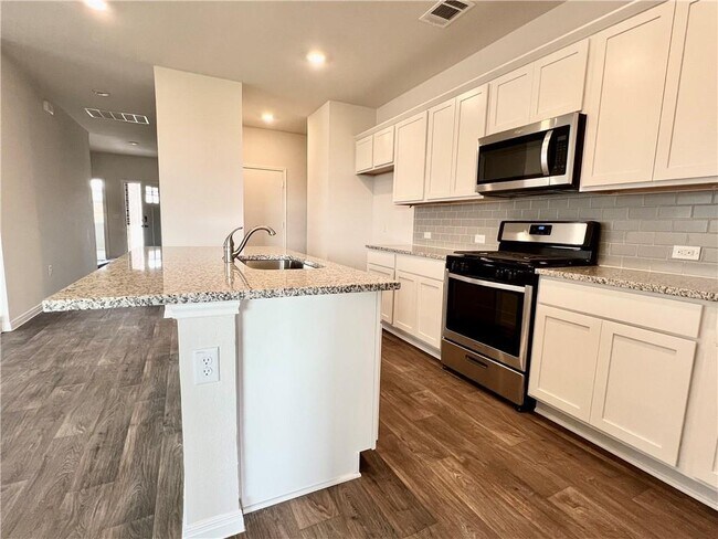 Building Photo - 105 Brody Ln