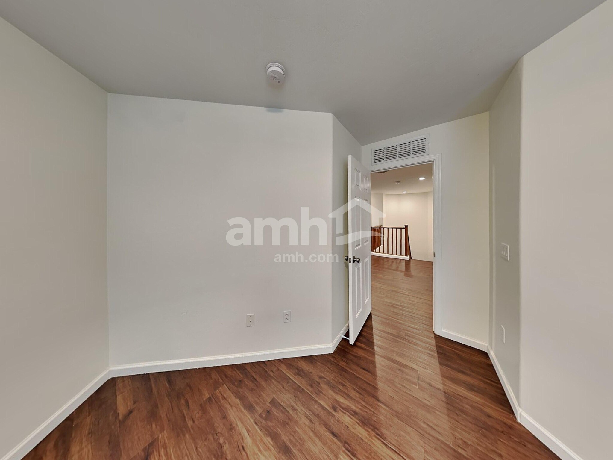 Building Photo - 119 S Beyerville Pl