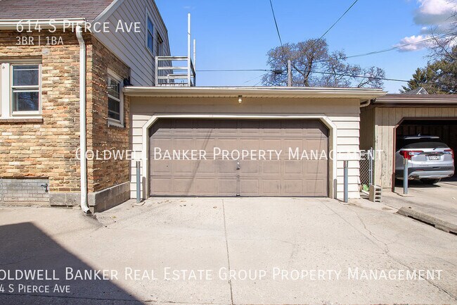 Building Photo - Beautiful Brick Single Family Home