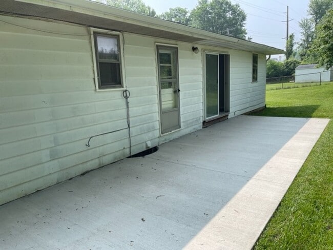 Building Photo - ONTARIO SCHOOLS - 2BR 1BA HALF DUPLEX!