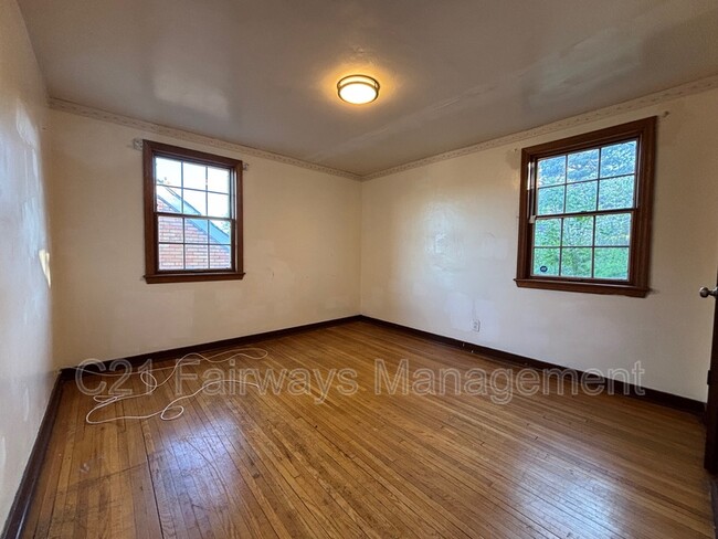 Building Photo - 236 Highland Ave