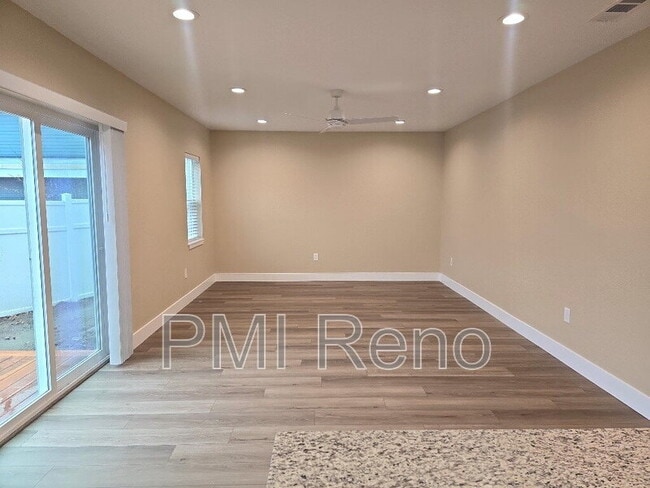 Building Photo - 452 Tracy Ln