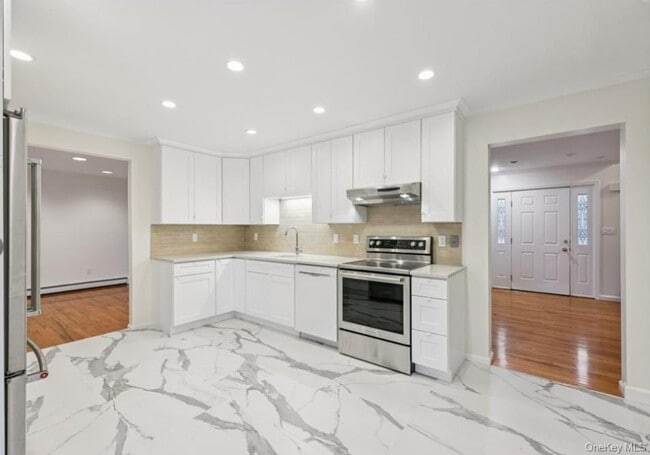 Building Photo - 335 5th St
