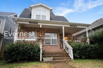 Building Photo - 3-Bed/2-Bath Townhome in Salemtown/Available Now!