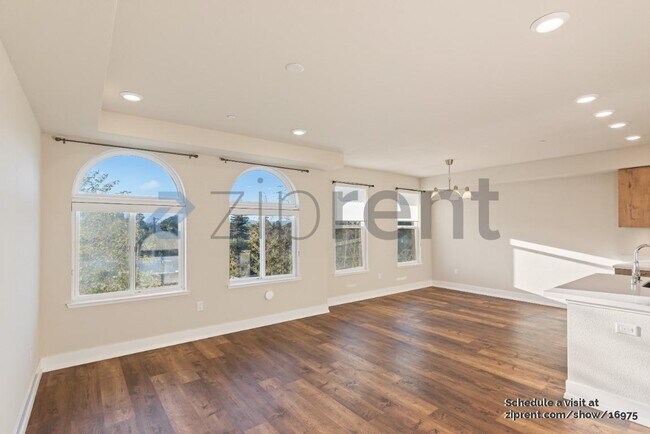 Building Photo - 1048 Monroe St