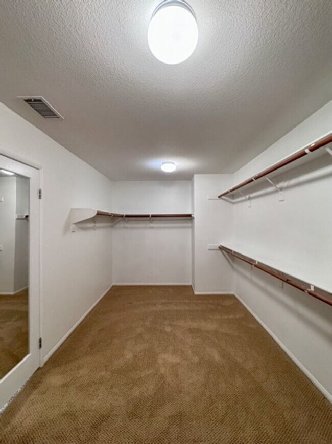 Building Photo - Oversized 5 bedroom Copper Canyon Murrieta...