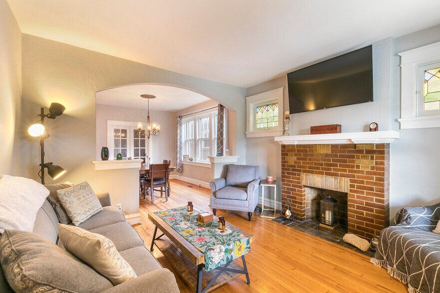 Living room - 4945 Delor Street