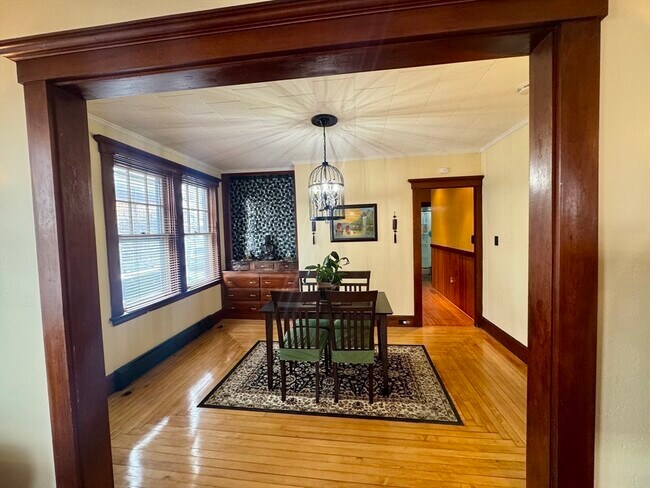 Building Photo - 52 Hussey St