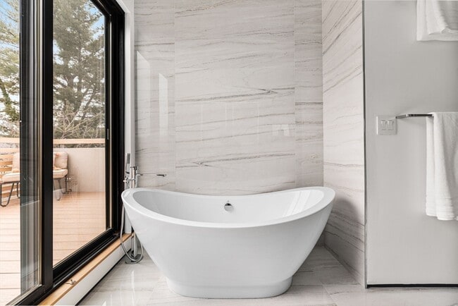 Building Photo - 80 Alpine St