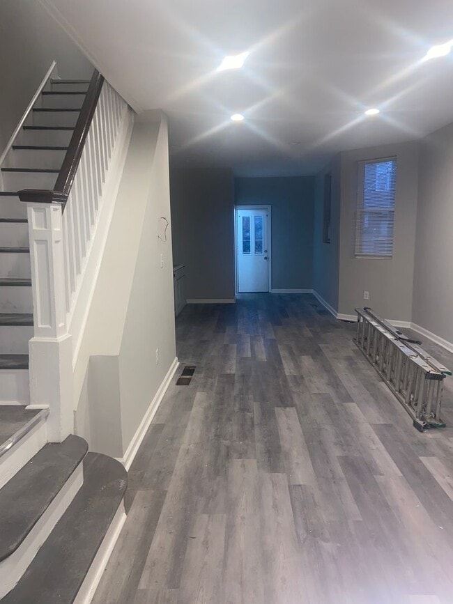 Building Photo - Remodeled Home - Oak Lane